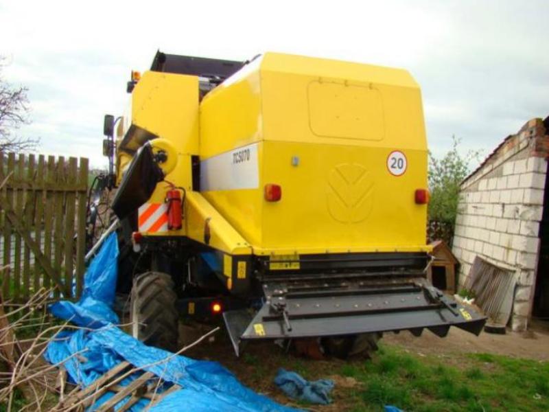 Used NEW HOLLAND TC 5070 HYDRO Combine Harvester With Header And ...